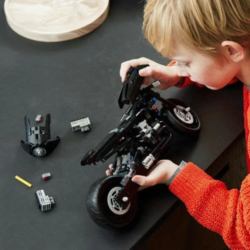 NEW LEGO Technic Batman BATCYCLE Set 42155 Motorcycle Collectible Toy Model Buil - Picture 5 of 16